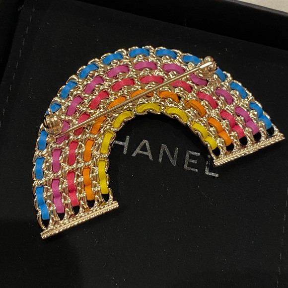 New!!! Authentic Chanel CC Rainbow Leather Brooch - Picture 2 of 4